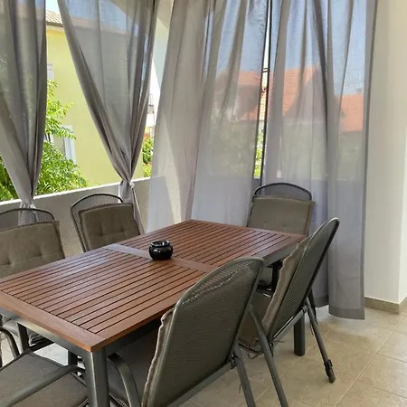 Apartament Mare *